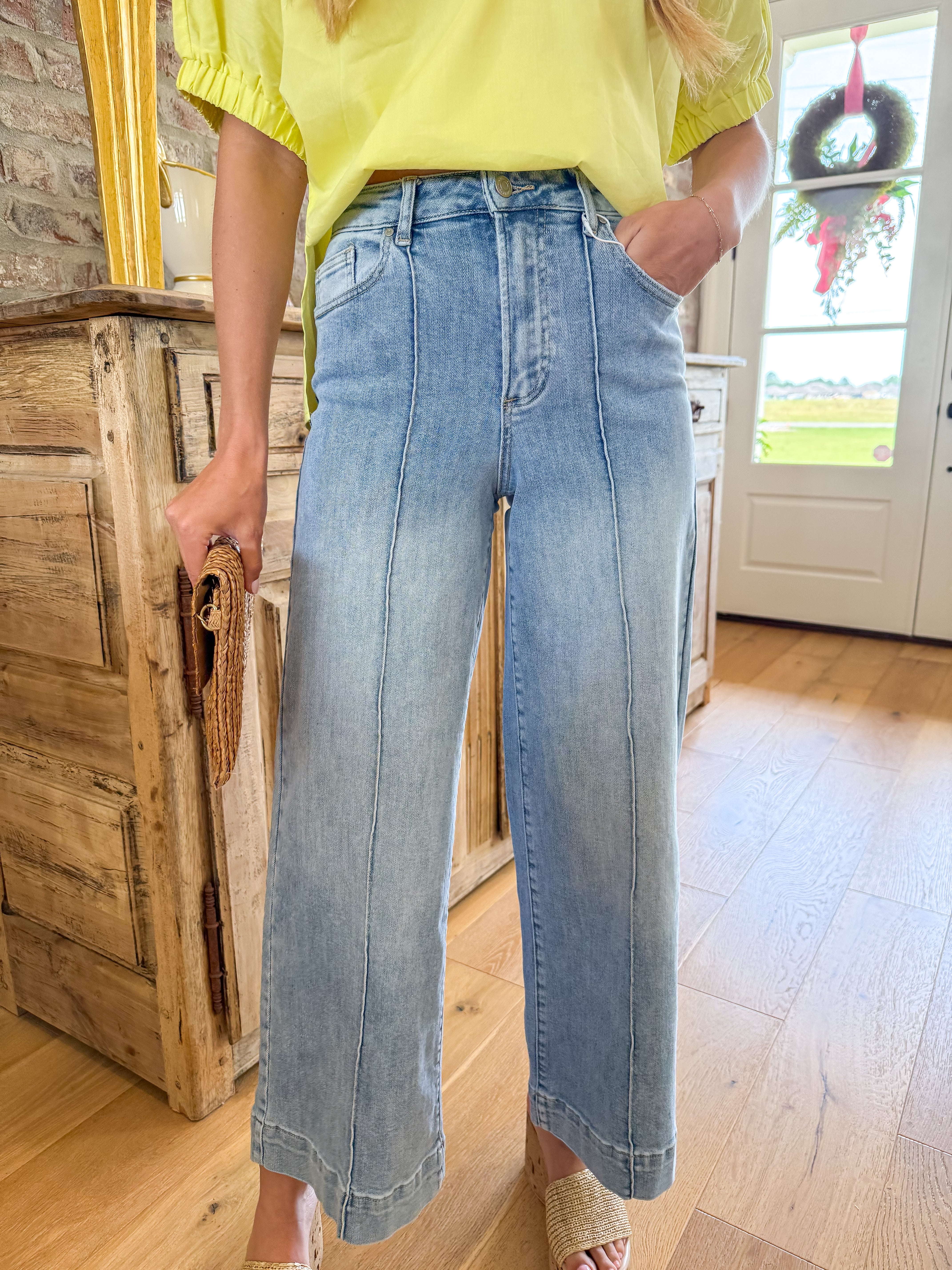 Light Wash HR Pintuck Detail Wide Leg Jeans