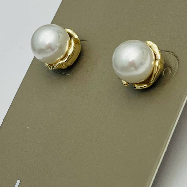 Simple Pearl Studs