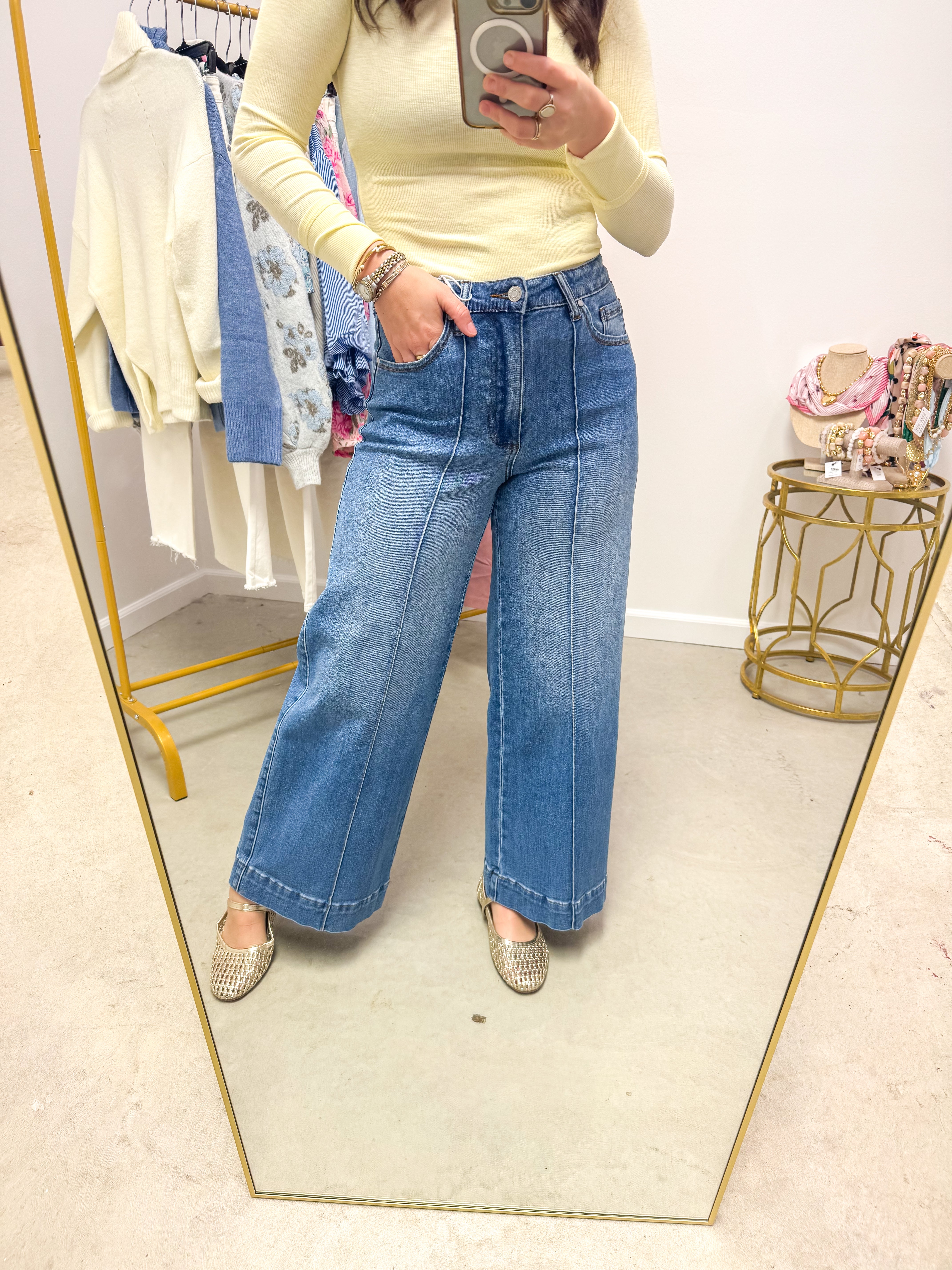 Medium Denim HR Pin Tuck wide Leg Jeans