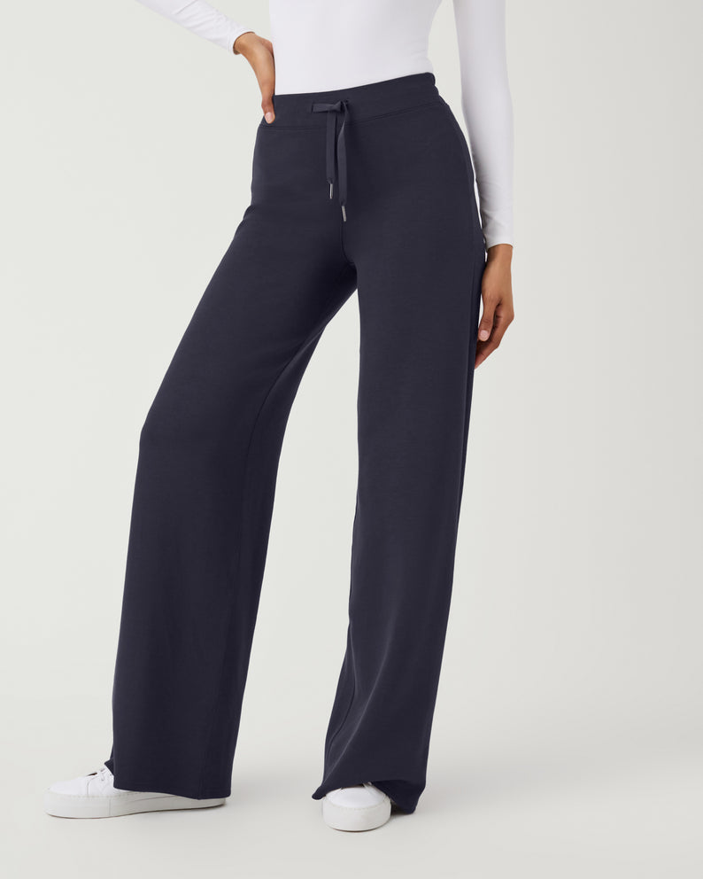 Air Essentials Wide Leg Pant Navy