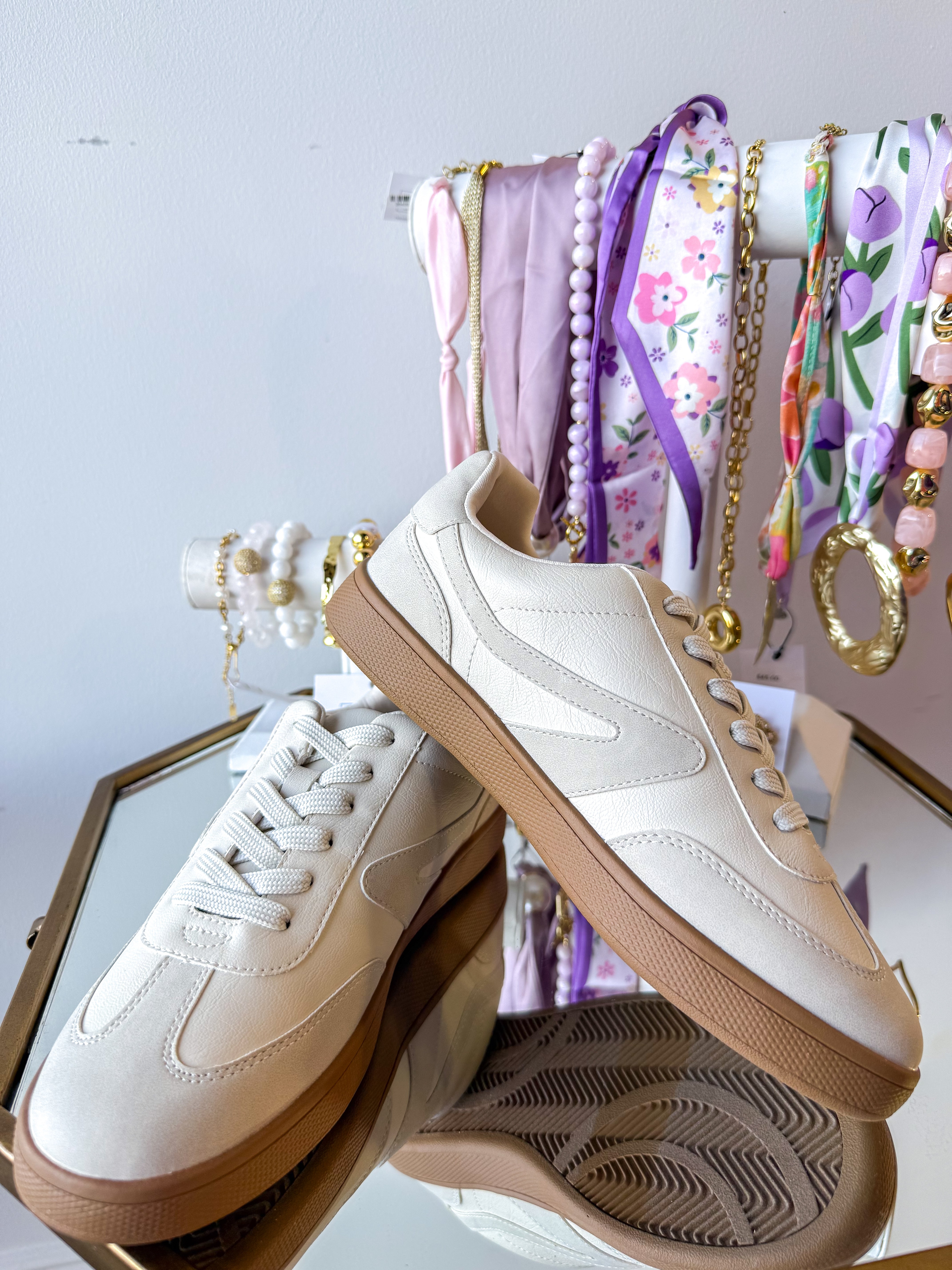 Voyage Beige Sneakers