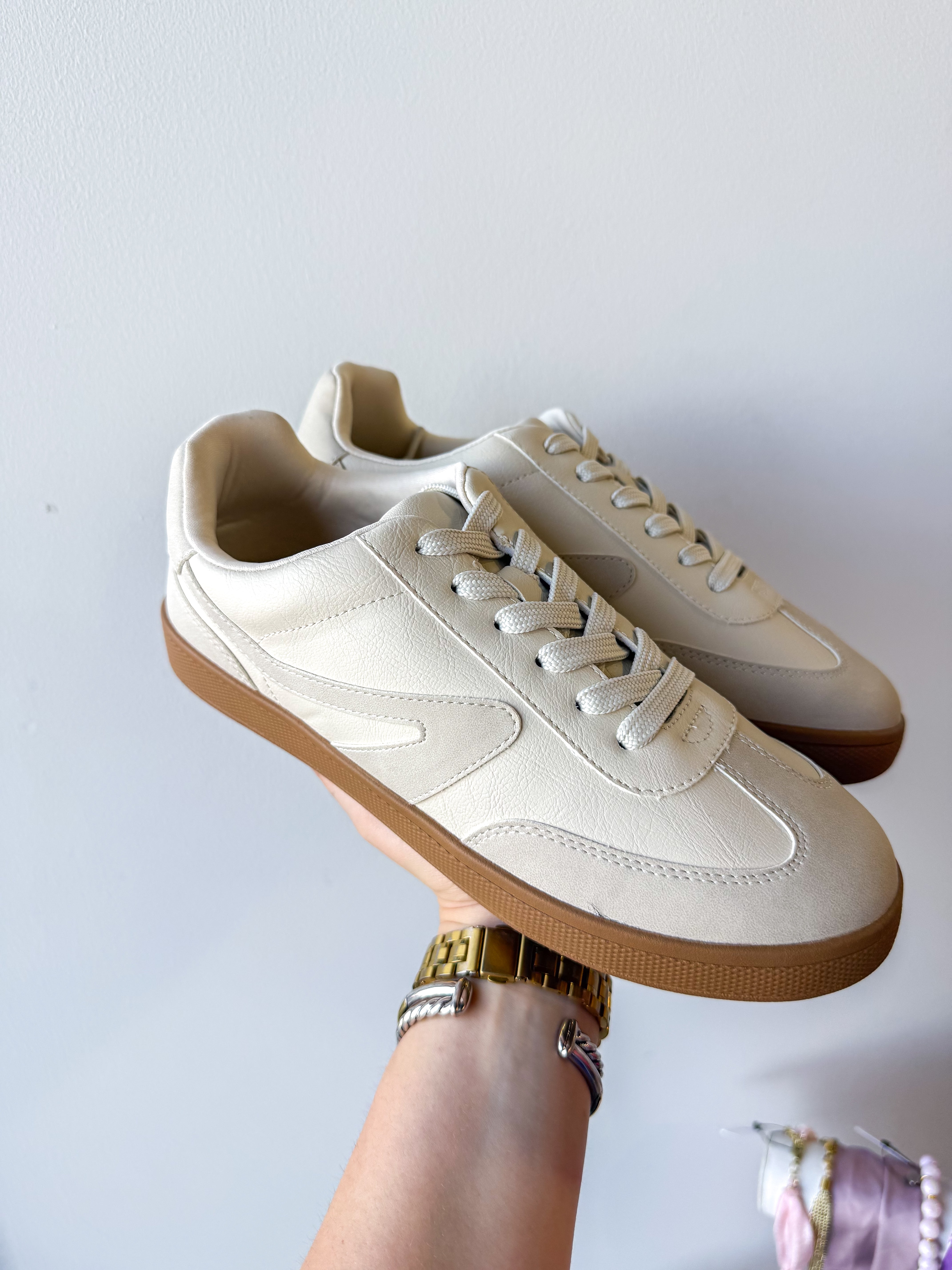 Voyage Beige Sneakers