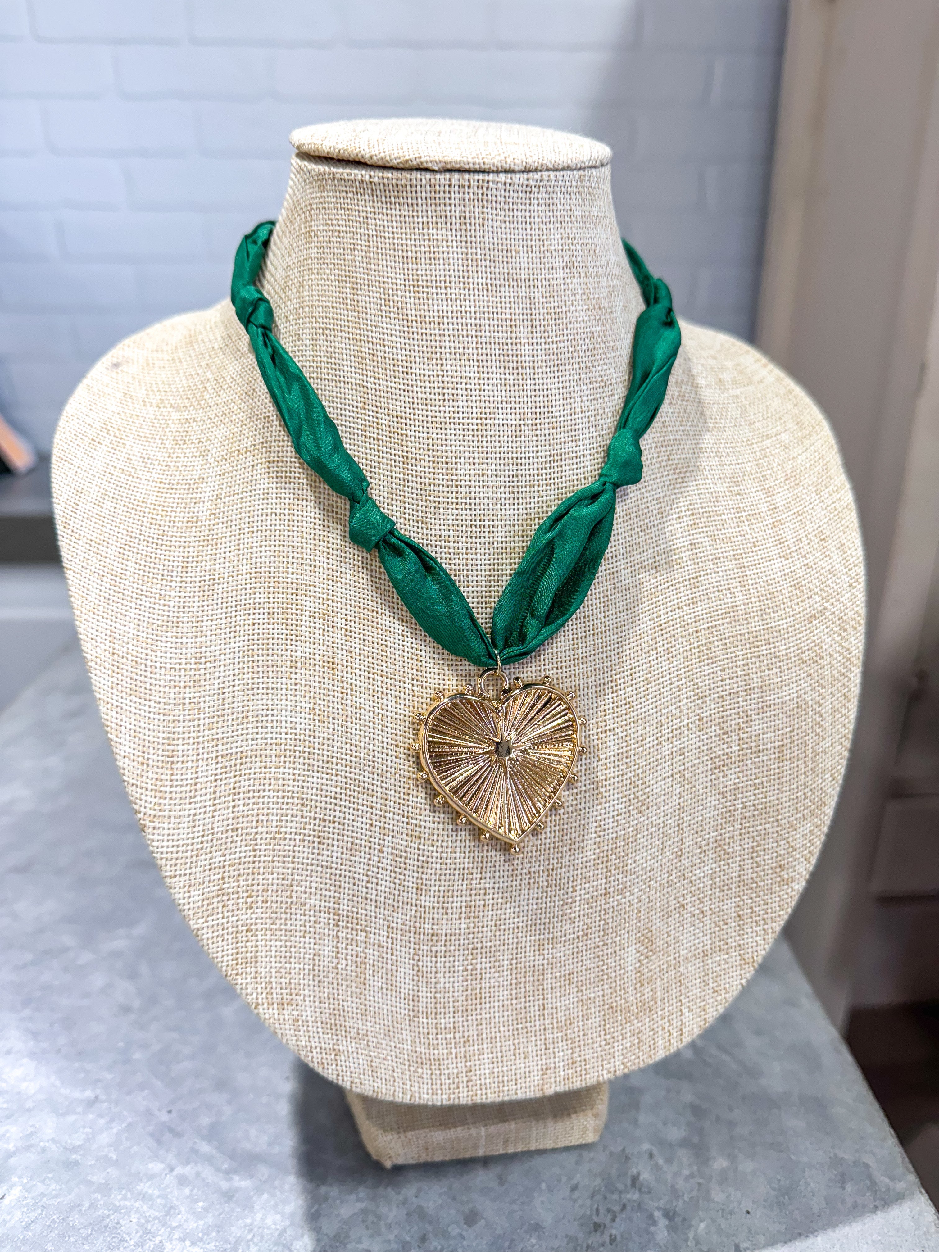 Heart Hunter Green Scarf Necklace