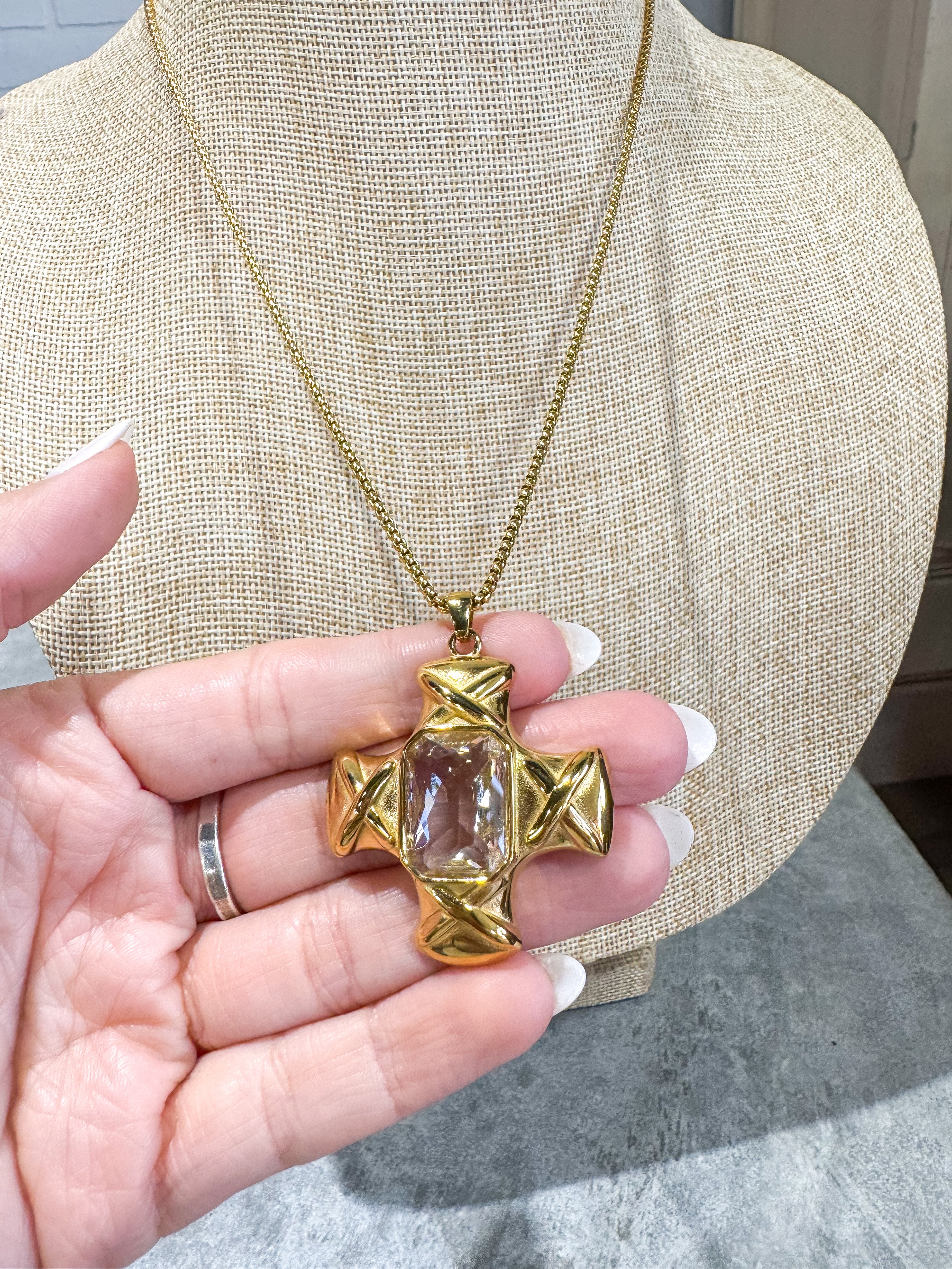 Gold Diamond Pendant Necklace