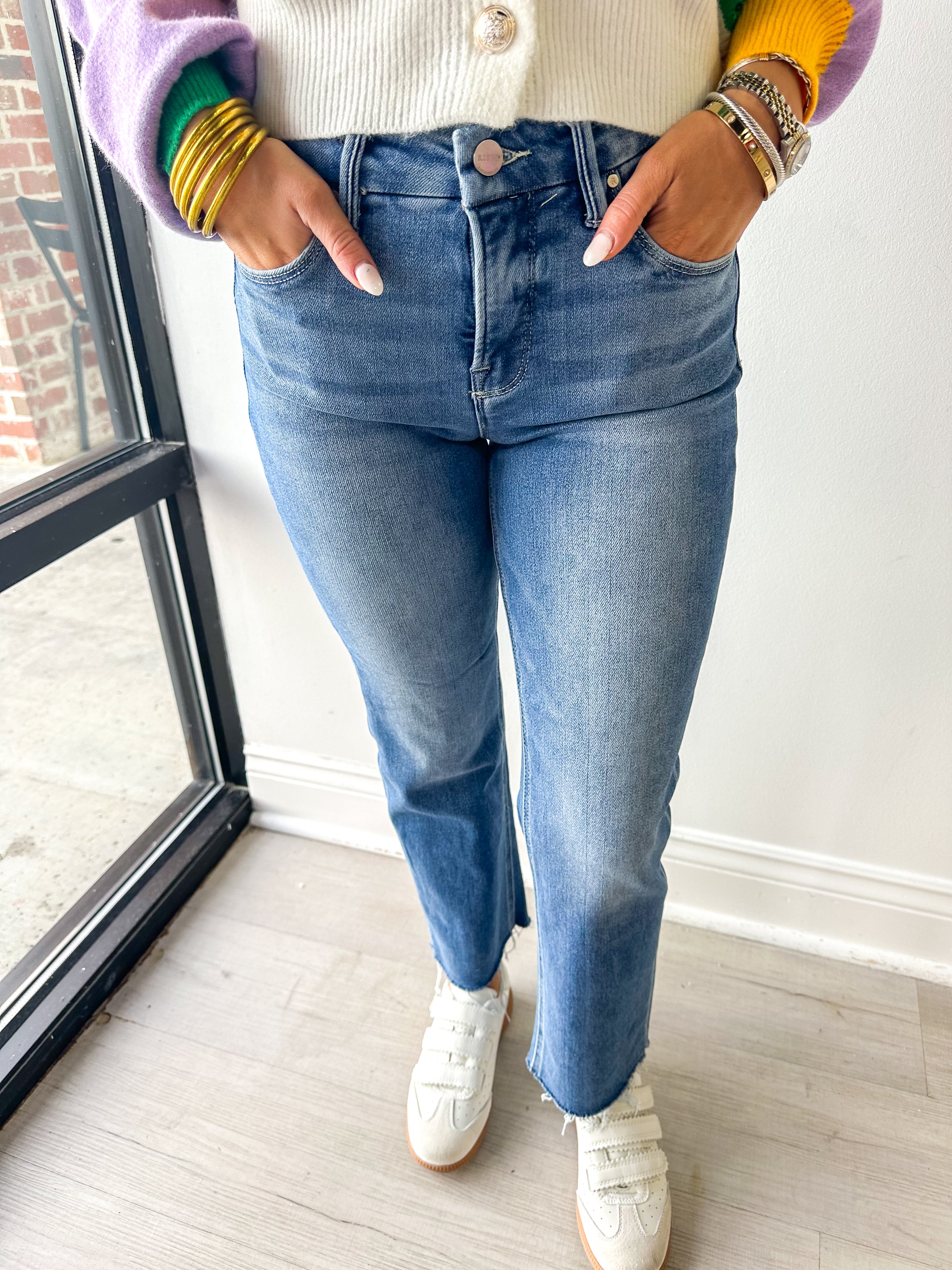 Evett HR Crop Straight Jeans