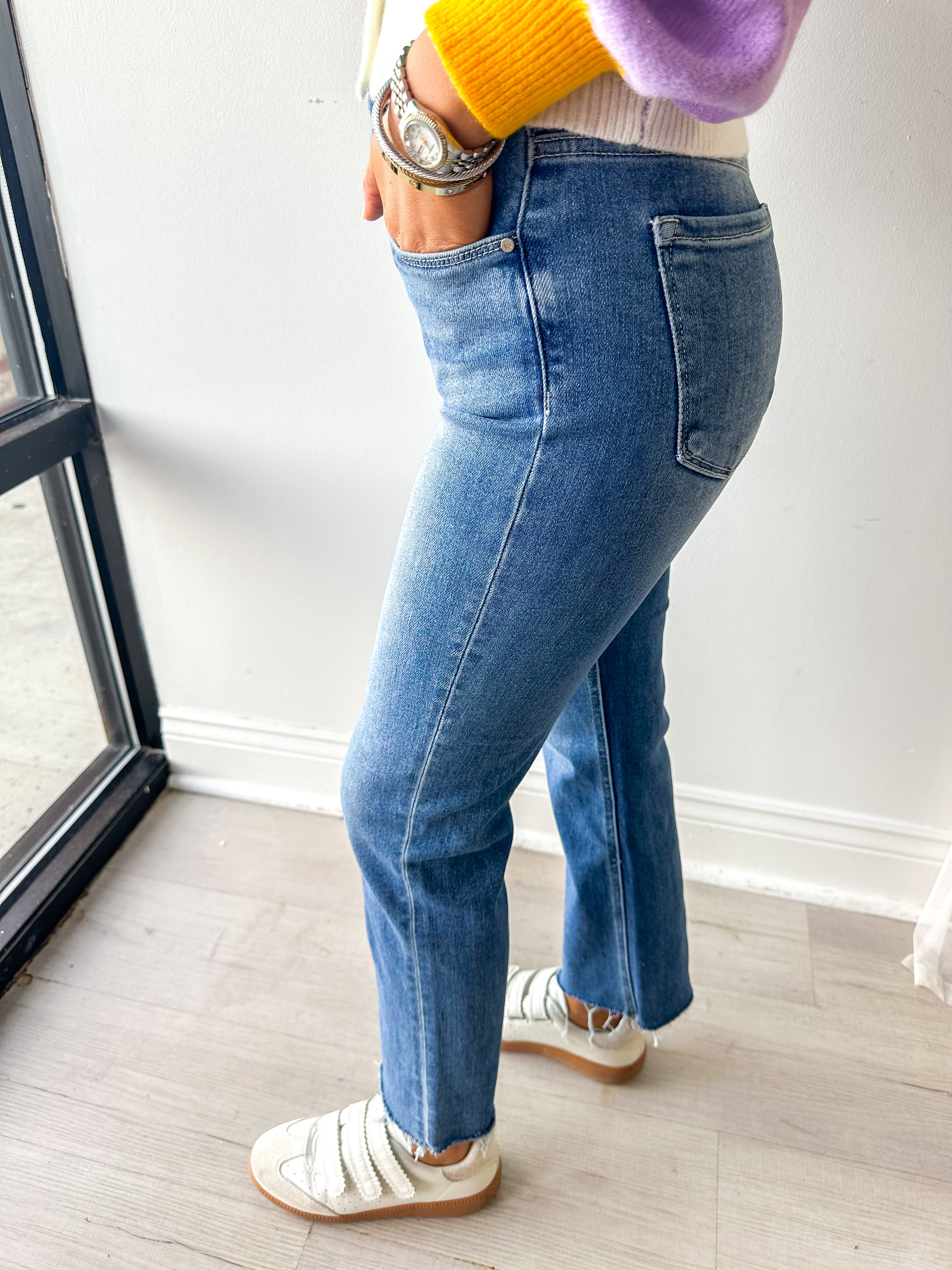 Evett HR Crop Straight Jeans