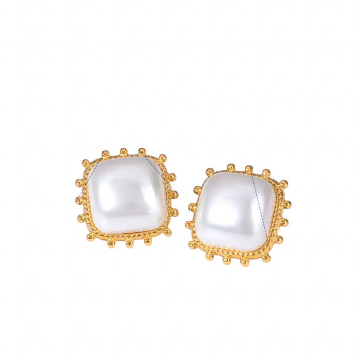 Julia Studs
