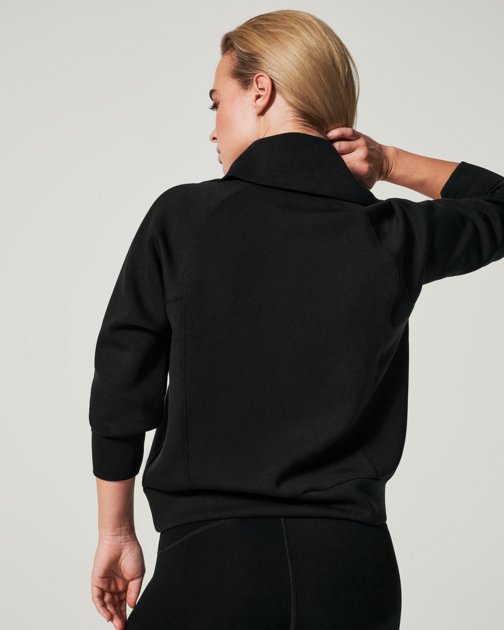 Air Essentials Half Zip Black